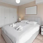 La - Spacious - Sea View - Parking - Ac - Pool Apartment *