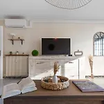 Apartment La - Spacious - Sea View - Parking - Ac - Pool