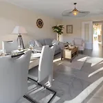Apartment La - Spacious - Sea View - Parking - Ac - Pool *