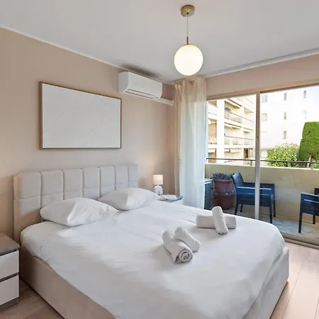 Διαμέρισμα La - Spacious - Sea View - Parking - Ac - Pool