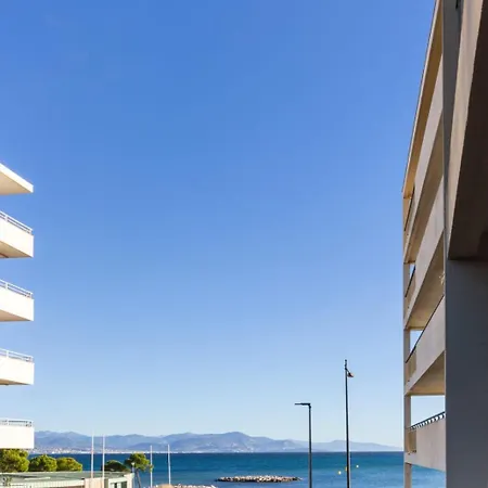Апартаменти La - Spacious - Sea View - Parking - Ac - Pool