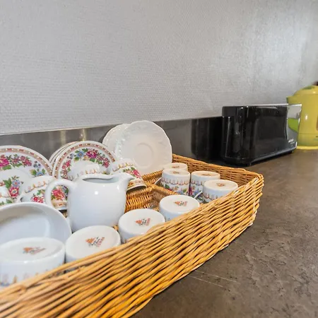 Διαμέρισμα La - Spacious - Sea View - Parking - Ac - Pool