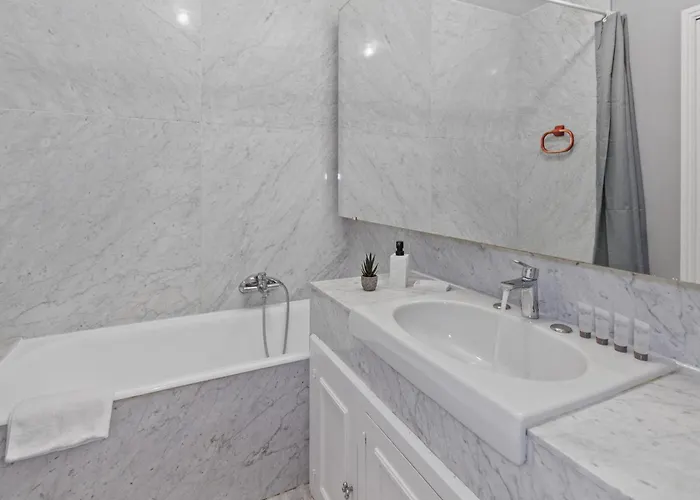 La - Spacious - Sea View - Parking - Ac - Pool Apartment *