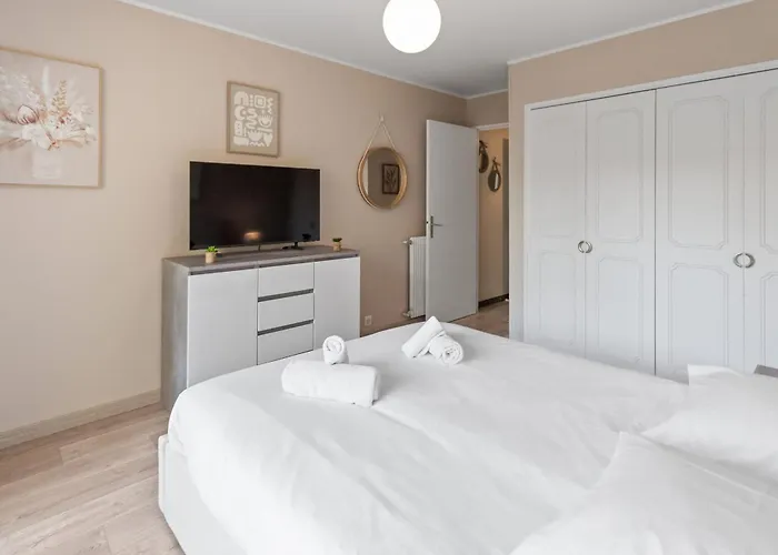 Apartment La - Spacious - Sea View - Parking - Ac - Pool Antibes